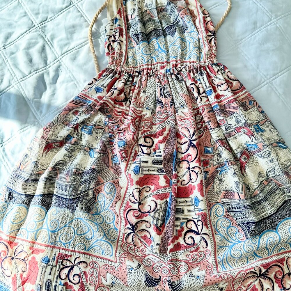 Feminine and inspired. Silky summer dress.